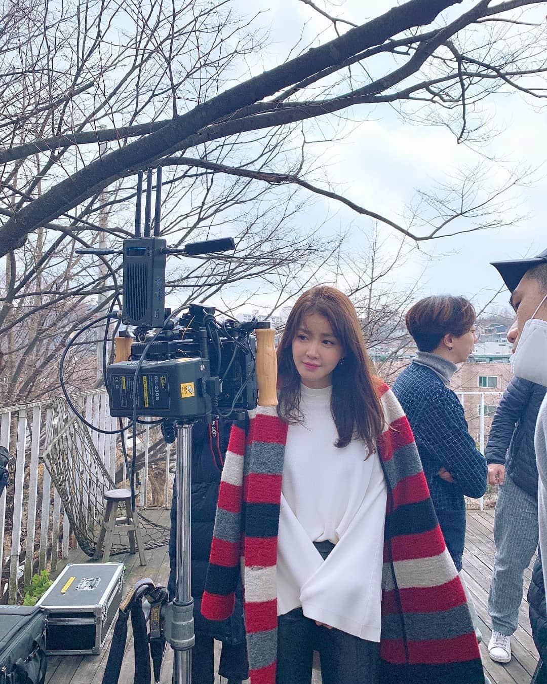 イ・シヨンさんのインスタグラム写真 - (イ・シヨンInstagram)「한컷한컷 전부 모니터보여주셔서 🧡😊🙇‍♀️」3月25日 8時51分 - leesiyoung38