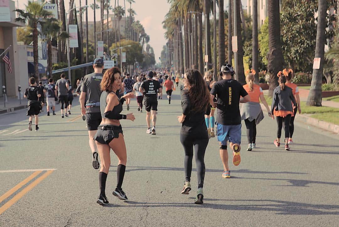 ナタリア・コルドバ・バックリーさんのインスタグラム写真 - (ナタリア・コルドバ・バックリーInstagram)「GUERRERA... 🙌🏽💪🏾. Que hermosa y conmovedora emoción/inspiración fue verte correr mi @rocioverdejoc  Equipo Chio: @mariannaburelli  @robaguire @vivian_hall @whatmovesyoula @siouzana  #lamarathon」3月25日 8時44分 - yosoycordova