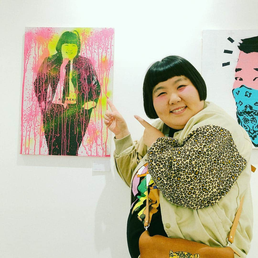 酒井藍さんのインスタグラム写真 - (酒井藍Instagram)「松浦兄さんと、 . LAUGH&PEACE ART GALLERY OSAKA で開催されている、 . 「YOSHIMOTO SHINKIGEKI 60th Anniversary Special buggy×Super Star展」 へ行ってきました🎊 . . 太田兄さんにも、会えましたー😎 . . その中で開催されている、木下鮎美ちゃんの、 「木下鮎美展～新喜劇の座・員なァビューティー～」 も、最高でした‼︎‼︎‼︎‼︎‼︎‼︎ . . buggyさん、もちろん凄い‼︎‼︎‼︎‼︎‼︎‼︎ . 鮎美ちゃんも、めっちゃ凄い‼︎‼︎‼︎‼︎‼︎‼︎ . . 是非皆さんも、4月14日まで開催されてますので、LAUGH&PEACE ART GALLERY OSAKA（NGKの裏手）へ行ってみてくださーい🎉🎉🎉」3月25日 8時59分 - sakaiaisakaiai