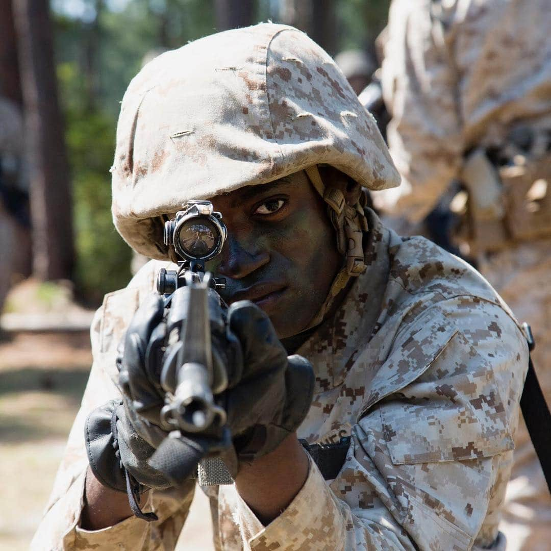 アメリカ海兵隊さんのインスタグラム写真 - (アメリカ海兵隊Instagram)「A Sight for Sore Eyes  A recruit with Kilo Company completes the day movement course during Basic Warrior Training on @mcrdparrisisland this week. (U.S. Marine Corps photos by Cpl. Daniel O'Sullivan)  #Marines #USMC #Recruit #Bootcamp #MCRD #ParrisIsland #Basic #Warrior #Training #M16 #Photography」3月25日 9時00分 - marines