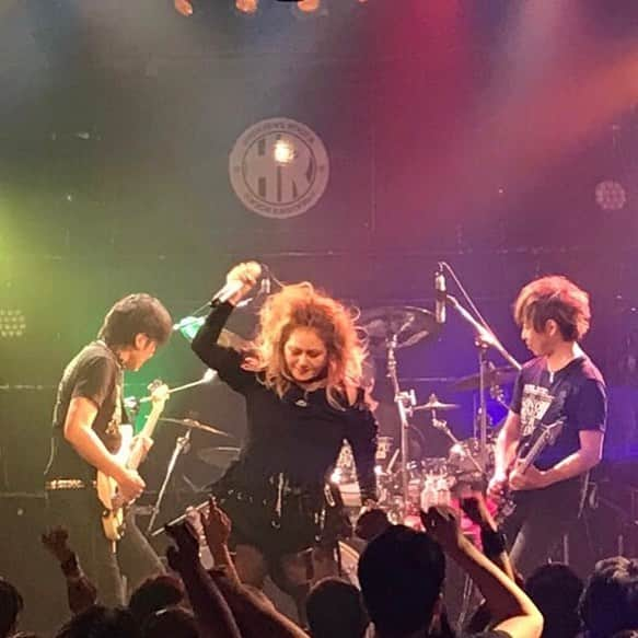 JILLさんのインスタグラム写真 - (JILLInstagram)「ツアー3日目。さいたまHEAVEN’S ROCK SHINTOSHIN 終了❣️ほんとに楽しいライブ。さいたま、熱かったねぇ〜💦またひとつWONDERFUL MEMORIES積み重なりました。  今週末は九州。大分、久しぶり。そして、熊本。行きますよ。  またまたライブの内容もよりバージョンアップしていきます‼️ #personz  #jillpersonz #20190325 #wanderfulmemoriestour #アーカイブDVD  #ツアースタンプリリース  #Jfnpark #ジャパニーズポップスラプソディ #personz.net @jillpersonz  #ワンダフルツアースタートサイコー #ツアー今週は大分熊本なり」3月25日 9時08分 - jillpersonz