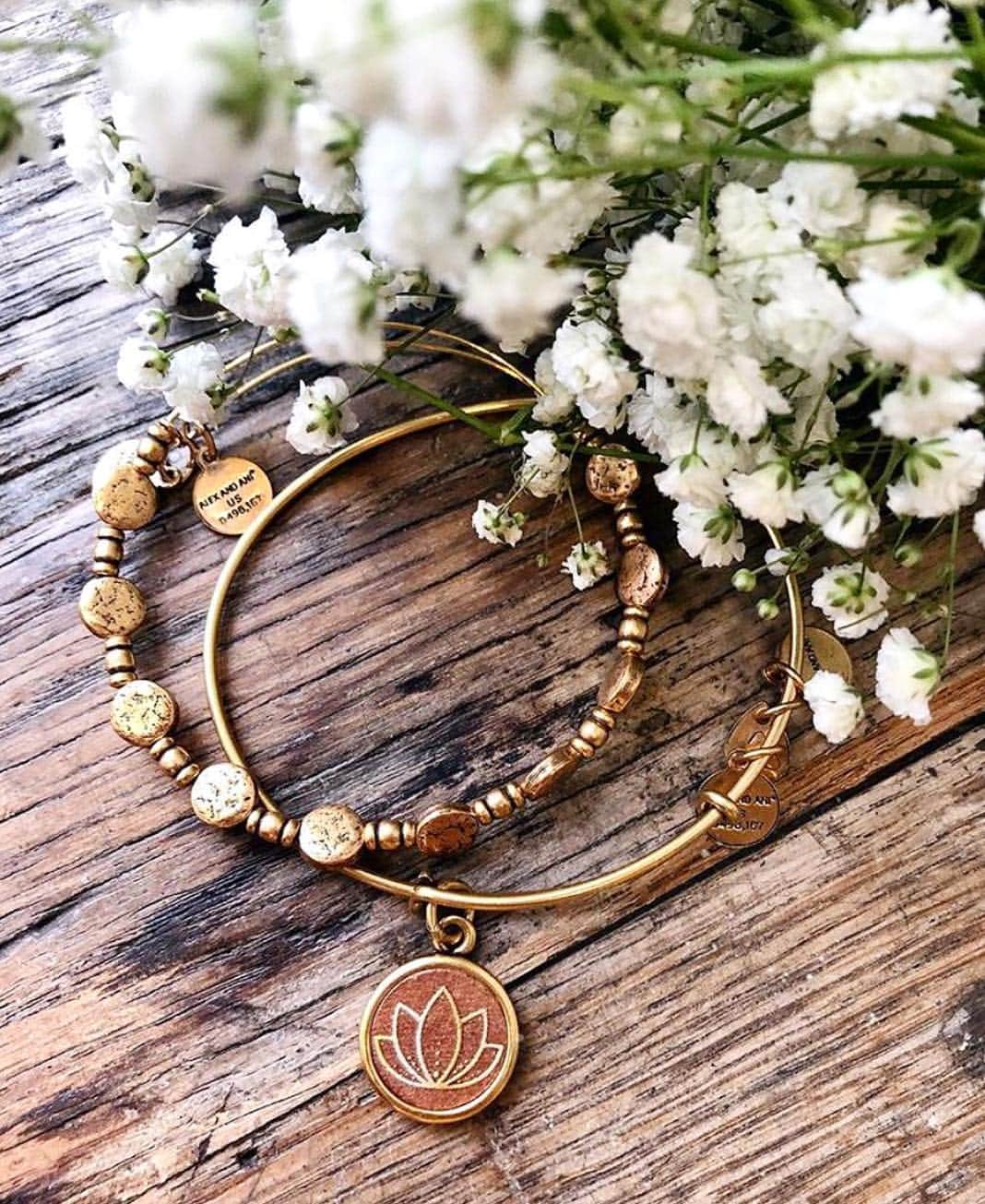 のインスタグラム：「Uncover your spiritual path with the Lotus. ✨ (tap to shop) 📸: @alexandani_charleston」