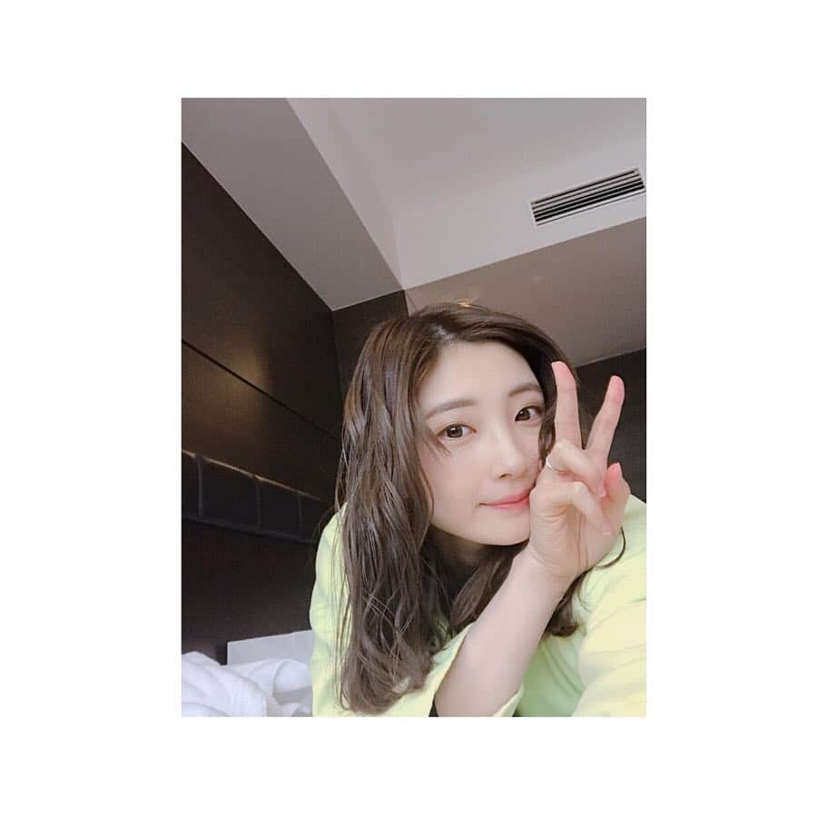 岸野里香さんのインスタグラム写真 - (岸野里香Instagram)「今回もめっちゃいい感じの髪色に😍‼️光に当たると透ける感じがたまらなく好きです✨✨ 阿知波さんチョイス🥳いつもありがとうございます💓💓 前髪まだ伸ばしてる🙄  #ルスリー #ヘアカラー #b612」3月25日 9時09分 - rikakishino_official