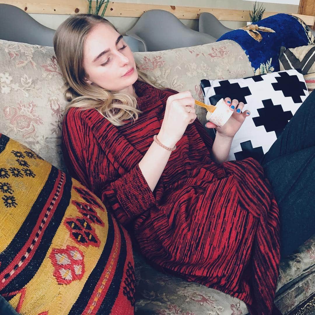 のインスタグラム：「Chilling in comfy clothes! Don’t miss the #sale . . . . . . . #comfyoutfit #sustainableclothing #ootdfashion #cafehopper #sunday #sustainablebrand #instafashion #ecoclothing #ecofashion #ecofriendly #style #styleinspo」