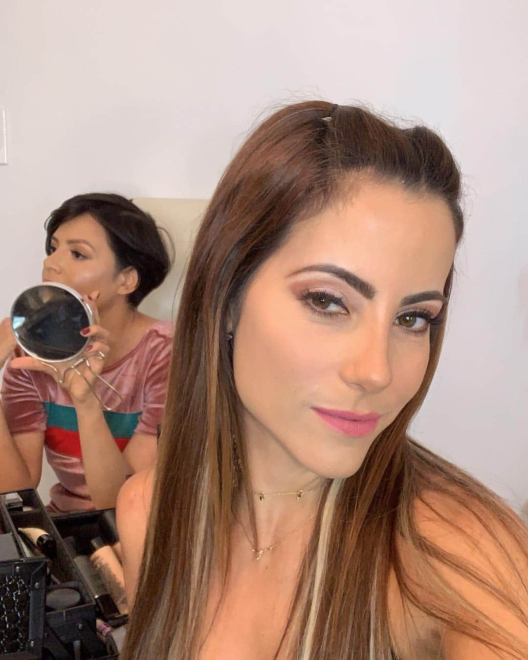 ポーラ・ベビラクアさんのインスタグラム写真 - (ポーラ・ベビラクアInstagram)「Chicas aprender también es divertido, nosotras hicimos este curso con @makeupvenusr y de verdad que aprendimos muchísimo. Por eso las queremos invitar este 7 de Abril a que se inscriban 🙋🏻‍♀️🙋🏻‍♀️🙋🏻‍♀️. Escriban al 04141318286 y pregunta todo sobre este curso.  Aprenderás mucho, no es necesario tener conocimiento de nada y si sabes algo pues reforzarás lo nuevo. 📲04141318286.  #maquillaje #curso #paulabevilacqua #mamádedosvarones #aprende #tendencia #ganas #mujeres #bellas #conocimiento #automaquillaje」3月25日 9時25分 - paulabevilacqua