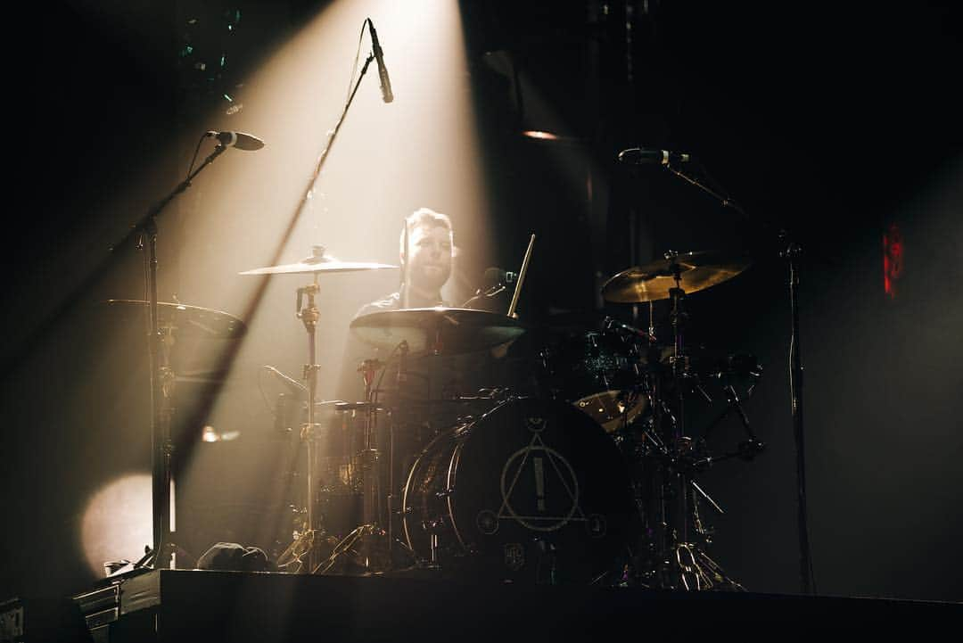 Panic! At The Discoさんのインスタグラム写真 - (Panic! At The DiscoInstagram)「Thank you Glasgow. #prayforthewickedtour #wheresErm 📸- @jakechams」3月25日 9時21分 - panicatthedisco