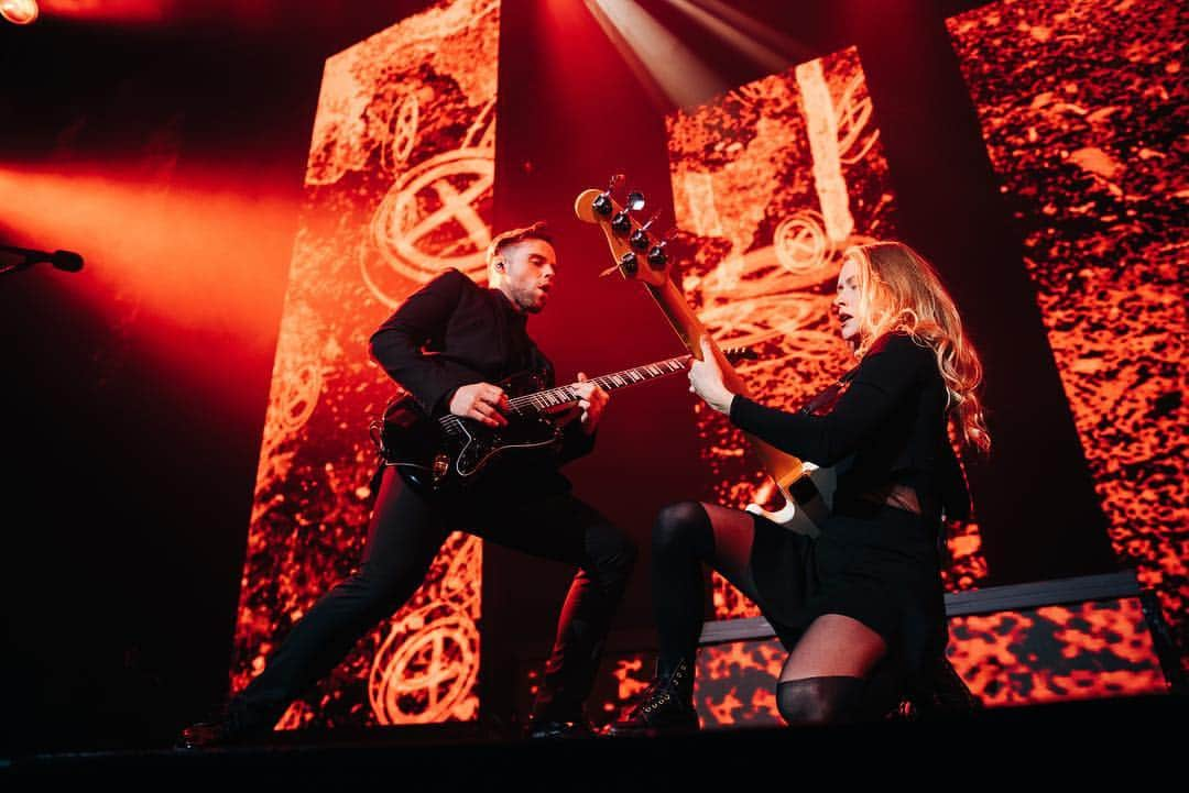 Panic! At The Discoさんのインスタグラム写真 - (Panic! At The DiscoInstagram)「Thank you Glasgow. #prayforthewickedtour #wheresErm 📸- @jakechams」3月25日 9時21分 - panicatthedisco