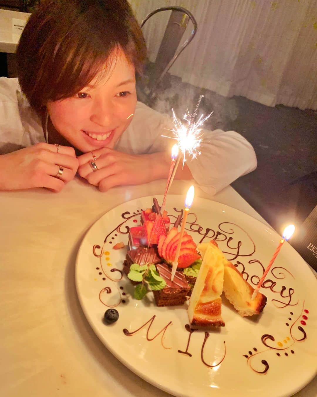 あらい美生のインスタグラム：「🎂💓🙏🏻」