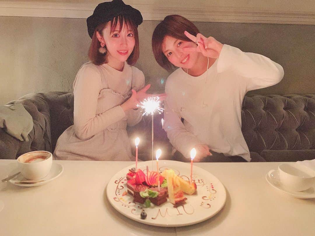 あらい美生のインスタグラム：「.﻿ この間、柴小聖ちゃんがお誕生日の﻿ お祝いをしてくれました！嬉しかった😳﻿ のなちゃん、ありがとうーーー❤️❤️❤️﻿」