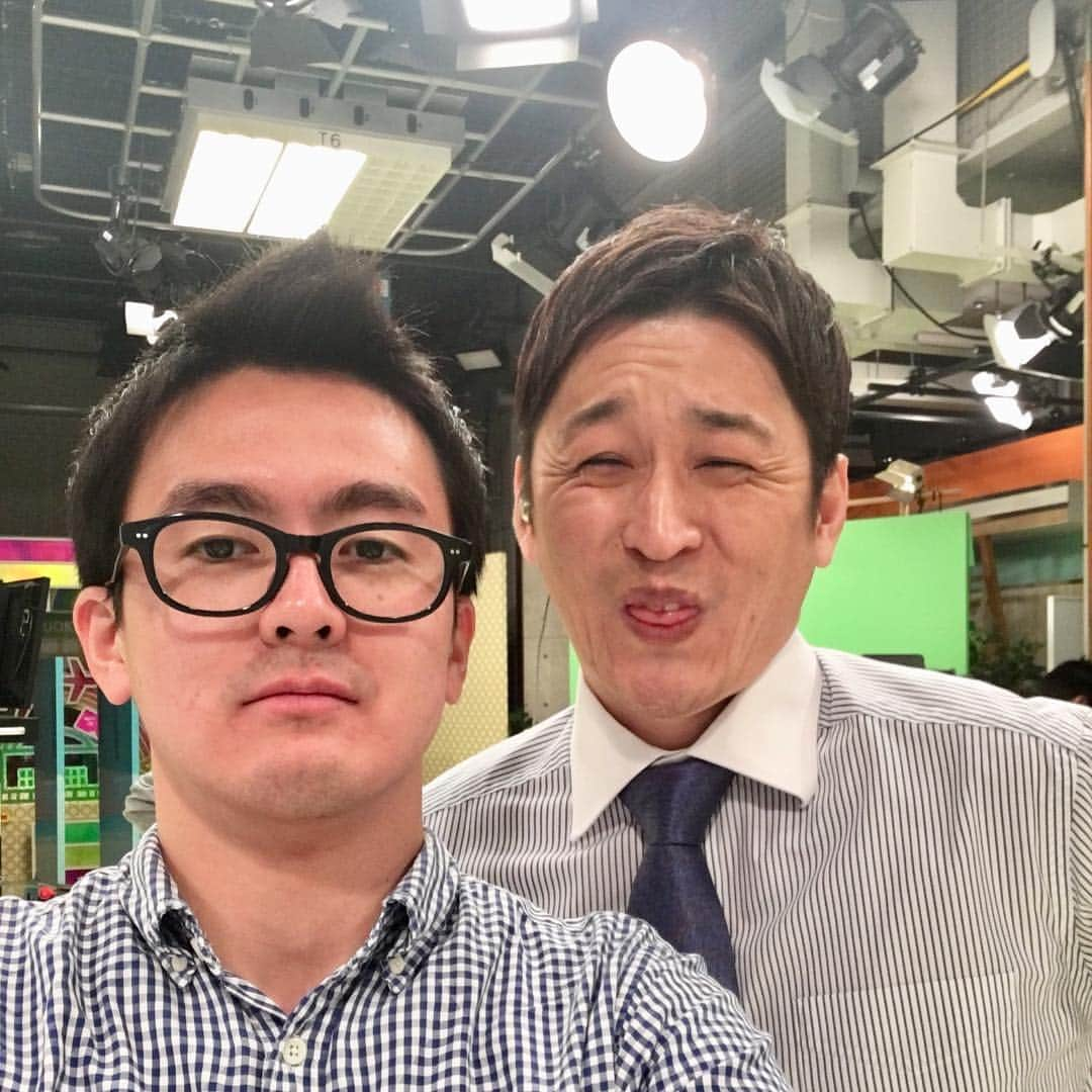 福岡放送「バリはやッ!」さんのインスタグラム写真 - (福岡放送「バリはやッ!」Instagram)「ふいにスマホのカメラを森さんに向けたら 放送ではめったにしない表情を見せてくれました。 永久保存版かもしれない 森アナの変顔です‼️ #森洸 #森洸アナ #もりひかる #森アナ #森アナウンサー #森アナ変顔  #変顔 #藤原カメラマン」3月25日 9時36分 - barihaya