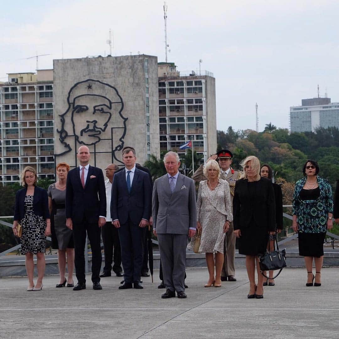 クラレンス邸さんのインスタグラム写真 - (クラレンス邸Instagram)「The Prince of Wales and The Duchess of Cornwall have arrived in Havana for the #RoyalVisitCuba. 🇨🇺 . El Príncipe de Gales y La Duquesa de Cornualles han llegado a La Habana con motivo de la Visita Real a Cuba. . The José Martí Memorial in Havana pays tribute to the essayist, poet and national hero of Cuba. Their Royal Highnesses attended a wreath laying ceremony before touring the José Martí exhibition. Follow #RoyalVisitCuba throughout the visit for updates.」3月25日 9時45分 - clarencehouse