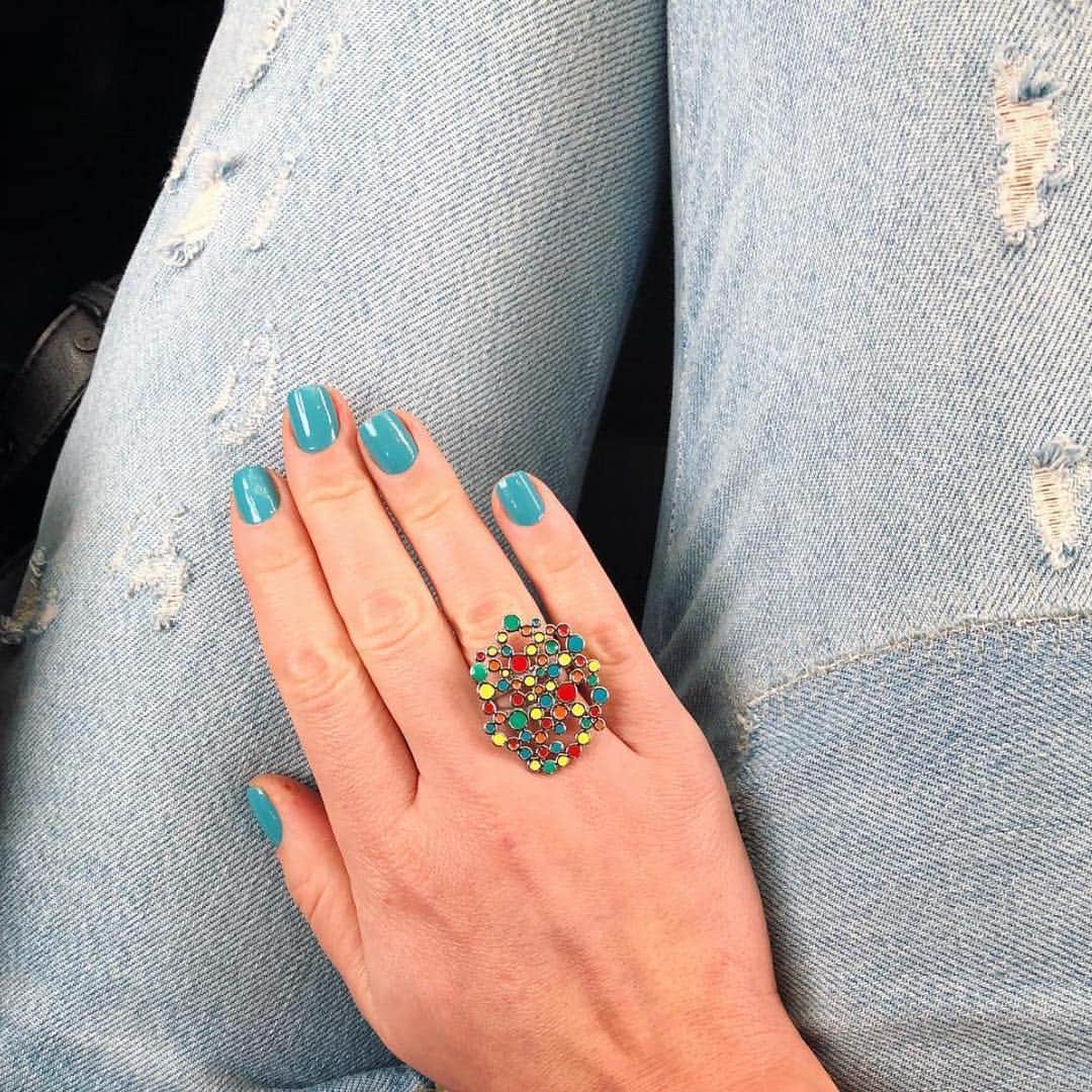 OPIさんのインスタグラム写真 - (OPIInstagram)「Do you accessorize your nails to your jewelry or your jewelry to your nails? Either way we’re #OPIObsessed with the pops of teal @tato_vs ! 💙⁣⠀ ⁣⠀ #ColorIsTheAnswer #TealNails #accessories #manicure⁣⠀」3月25日 10時00分 - opi