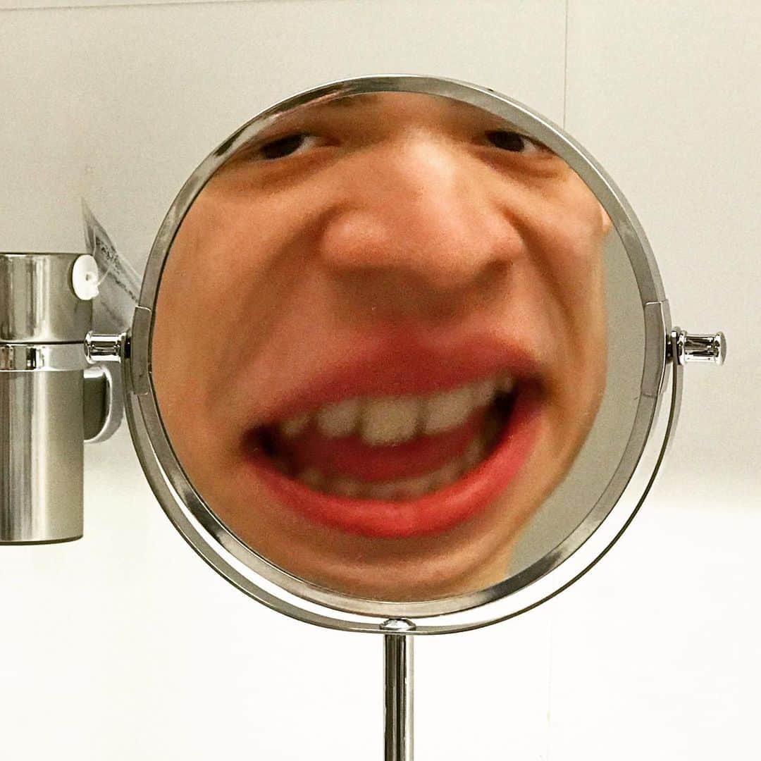 ソーズビー航洋さんのインスタグラム写真 - (ソーズビー航洋Instagram)「Mirror mirror on the wall」3月25日 10時09分 - cameron.soesbe