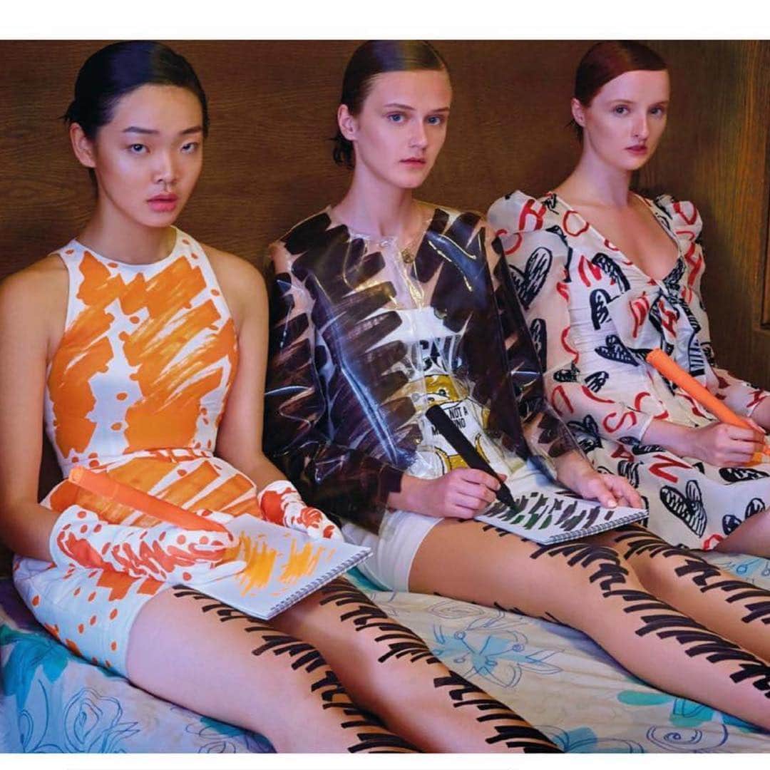 Moschinoさんのインスタグラム写真 - (MoschinoInstagram)「#Repost @nuyousingapore ・・・ @nuyousingapore March 2019 issue #moschino @itsjeremyscott  #fashion #editorial #models #springsummer2019 #photography #shoot #style #newseason #love #beauty #makeup #clothes」3月25日 10時17分 - moschino