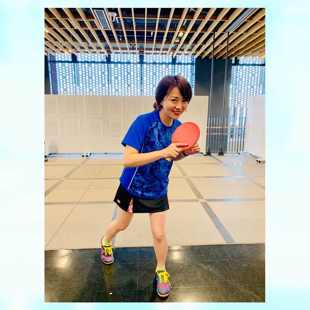 福田典子さんのインスタグラム写真 - (福田典子Instagram)「昨日は、卓球の東京選手権へ🏓✨ 元テレビ東京で、パラ卓球のアンバサダーも務める大橋未歩さんの卓球デビュー戦を応援しに行ってきました！！ . 実際には、縦位置から見ても、横位置から見ても、真ん中に位置するコートで試合されていたので、声援よりも拍手で念を送っていました🤦‍♀️💫笑 . サーブの前に大きく息を吐く大橋さんの姿から緊張感が伝わってきましたが、ラリーが続いたり、スマッシュが決まるときがあったり、点が入ったときのぴょんぴょん飛ぶ喜び方には胸キュンでしたが、プレーする姿はとってもかっこよかったです！ . . 会場では、 「大橋さんの応援で来たの〜？」 「卓球ジャパン！見てるよ〜！」などと声をかけてくださった方もいて嬉しかったです☺️✨ . 私も卓球の練習をしたくなりました😤🔥 . . . #大橋未歩 さん #デビュー戦 #卓球 #東京選手権 #東京オープン #卓球東京選手権 #tabletennis #pingpong #sports #スポーツ #スポーツイベント #試合 #試合観戦 #応援 #🏓」3月25日 15時44分 - norikofukuda212