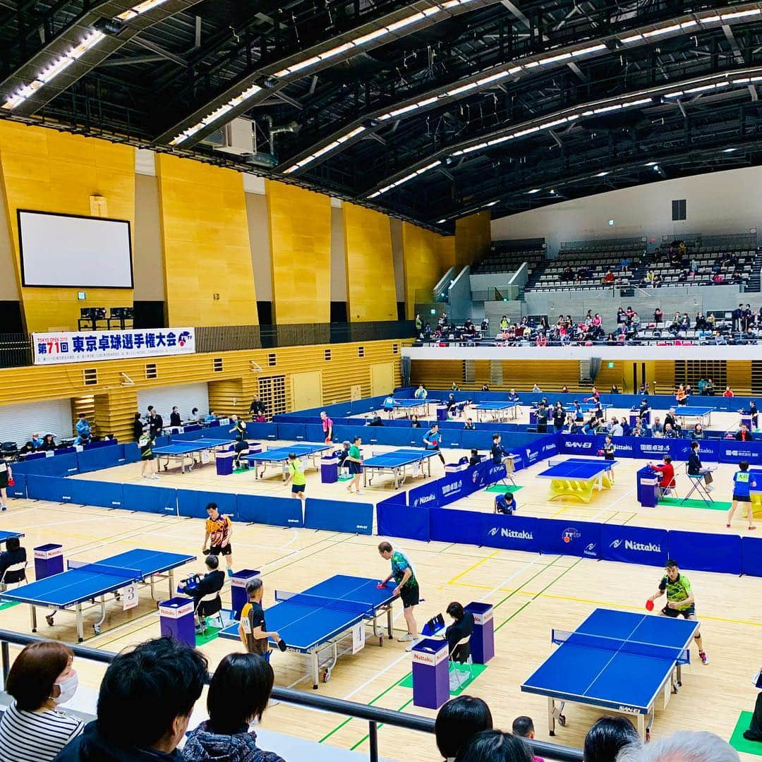 福田典子さんのインスタグラム写真 - (福田典子Instagram)「昨日は、卓球の東京選手権へ🏓✨ 元テレビ東京で、パラ卓球のアンバサダーも務める大橋未歩さんの卓球デビュー戦を応援しに行ってきました！！ . 実際には、縦位置から見ても、横位置から見ても、真ん中に位置するコートで試合されていたので、声援よりも拍手で念を送っていました🤦‍♀️💫笑 . サーブの前に大きく息を吐く大橋さんの姿から緊張感が伝わってきましたが、ラリーが続いたり、スマッシュが決まるときがあったり、点が入ったときのぴょんぴょん飛ぶ喜び方には胸キュンでしたが、プレーする姿はとってもかっこよかったです！ . . 会場では、 「大橋さんの応援で来たの〜？」 「卓球ジャパン！見てるよ〜！」などと声をかけてくださった方もいて嬉しかったです☺️✨ . 私も卓球の練習をしたくなりました😤🔥 . . . #大橋未歩 さん #デビュー戦 #卓球 #東京選手権 #東京オープン #卓球東京選手権 #tabletennis #pingpong #sports #スポーツ #スポーツイベント #試合 #試合観戦 #応援 #🏓」3月25日 15時44分 - norikofukuda212