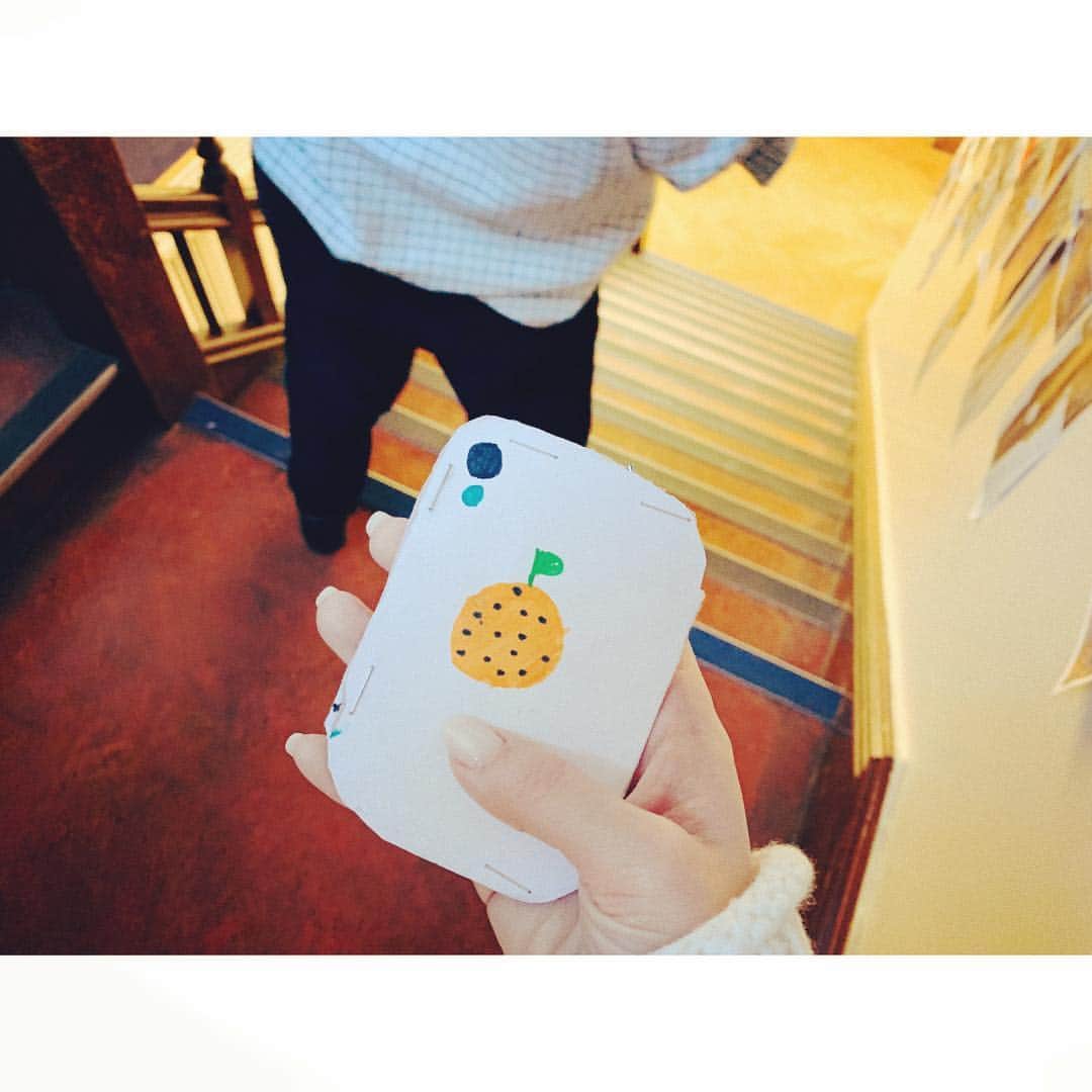 紗栄子さんのインスタグラム写真 - (紗栄子Instagram)「長男の作品その1🧚✨ アップル社ならぬ、オレンジ社のiPhone📱👍🏻✨ #マイメン#作品」3月25日 15時45分 - saekoofficial