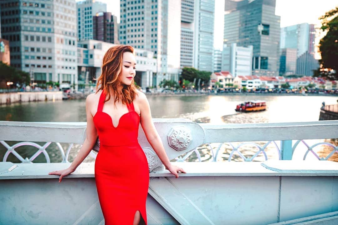 Nicole Chenさんのインスタグラム写真 - (Nicole ChenInstagram)「Let's embrace today! Monday with this view! Relaxing in Singapore.  Clothes by @closet Photographer : @thevisualpractice Sony Lens 70/200mm @sonysingapore #fashionstyle #singapore #singaporevlog #cool #beautiful #tour #travel #travelvlog  #vlogger #vlogging #reddress #drama #realityshow #fun #beautiful #country  #bully #victim #旅行 #美丽 #开心 #玩 #泰国 #여행 #방콕 #비디오블로거  #비디오 #กรุงเทพมหานคร #reddress」3月25日 15時46分 - nicolechen.tv