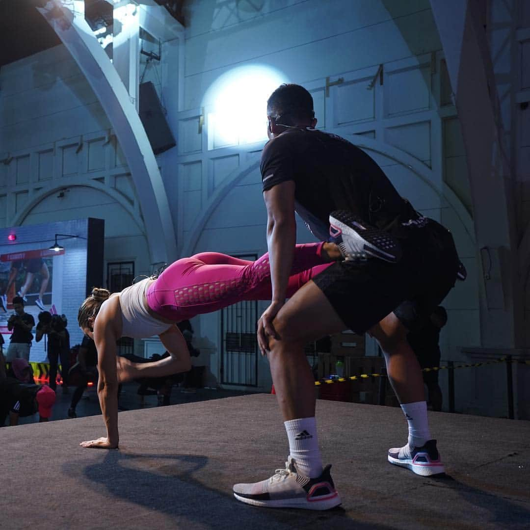 Jennifer Bachdimさんのインスタグラム写真 - (Jennifer BachdimInstagram)「ULTRABOOST 19 | Recode Running Festival was amazing!! . . Loved working out with all of the amazing @adidasindonesia Runners 🏃🏽‍♀️🏃🏾and I was impressed by the amazing atmosphere and power to run and work out! The new Ultraboost 19 is definitely my fave and I’m super excited to hear about your experience if you try it!! . . Anyways yesterday I definitely felt the love!!! Thank you guys and don’t forget to share your passion with your loved ones and keep them inspired ❤️🙏🏼 #Ultraboost19 #adidasrunning #adidasindonesia #workoutwithjen #adidaswomen #fitmom #strongwomen . . PS: SWIPE to see my Push ups with @eckieakbar 💪🏼❤️」3月25日 10時53分 - jenniferbachdim