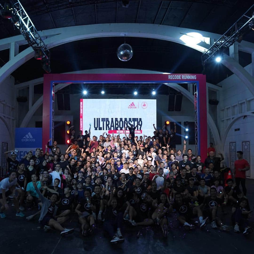 Jennifer Bachdimさんのインスタグラム写真 - (Jennifer BachdimInstagram)「ULTRABOOST 19 | Recode Running Festival was amazing!! . . Loved working out with all of the amazing @adidasindonesia Runners 🏃🏽‍♀️🏃🏾and I was impressed by the amazing atmosphere and power to run and work out! The new Ultraboost 19 is definitely my fave and I’m super excited to hear about your experience if you try it!! . . Anyways yesterday I definitely felt the love!!! Thank you guys and don’t forget to share your passion with your loved ones and keep them inspired ❤️🙏🏼 #Ultraboost19 #adidasrunning #adidasindonesia #workoutwithjen #adidaswomen #fitmom #strongwomen . . PS: SWIPE to see my Push ups with @eckieakbar 💪🏼❤️」3月25日 10時53分 - jenniferbachdim