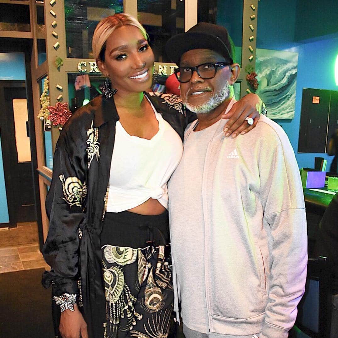 ネネ・リークスのインスタグラム：「Life of The Leakes #fuckcancer」