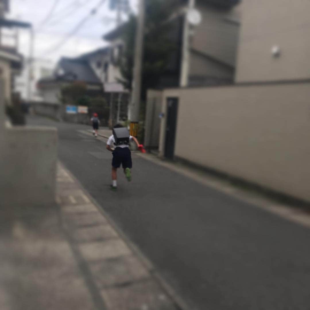 岡本安代さんのインスタグラム写真 - (岡本安代Instagram)「▶︎ありがとう！今年度！ . ついに本日、修了式。 . #ブログ絶賛更新中 #走り続ける岡本家 @okamoto.yasuyo  #5人の子育てママウンサー  #岡本安代」3月25日 10時51分 - okamoto.yasuyo