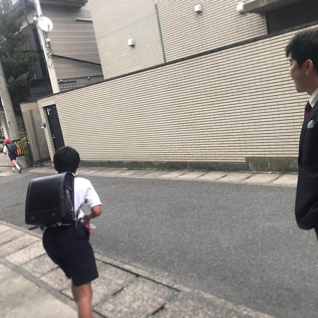 岡本安代さんのインスタグラム写真 - (岡本安代Instagram)「▶︎ありがとう！今年度！ . ついに本日、修了式。 . #ブログ絶賛更新中 #走り続ける岡本家 @okamoto.yasuyo  #5人の子育てママウンサー  #岡本安代」3月25日 10時51分 - okamoto.yasuyo