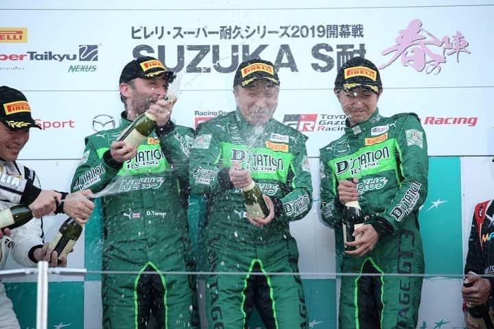 森園れんのインスタグラム：「スーパー耐久開幕戦 5時間のレースをノーペナルティで見事優勝！ すっごい嬉しかった♥  #スーパー耐久 #鈴鹿サーキット #開幕戦 #dstation #astonmartin #amr #astonmartinracing  #supertaikyu #777 #星野敏 #近藤翼 #darrenturner」