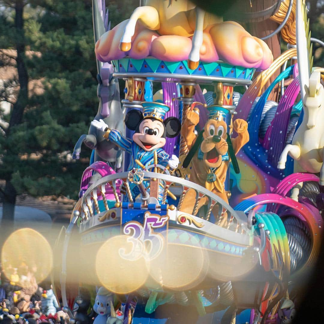 東京ディズニーリゾートさんのインスタグラム写真 - (東京ディズニーリゾートInstagram)「To a world of fantasy and imagination! 無限に広がる夢の世界へ・・・！ #dreamingup #tokyodisneyland #tokyodisneyresort #35thanniversary #mickey #pluto #ドリーミングアップ #東京ディズニーリゾート35周年 #グランドフィナーレ #ハピエストセレブレーション #東京ディズニーランド #東京ディズニーリゾート #ミッキー #プルート」3月25日 11時00分 - tokyodisneyresort_official