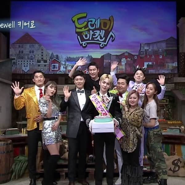 SHINeeのインスタグラム：「Cast Of “Amazing Saturday” Sends Key Off With A Tearful Goodbye And Dance Party To “Ring Ding Dong”」