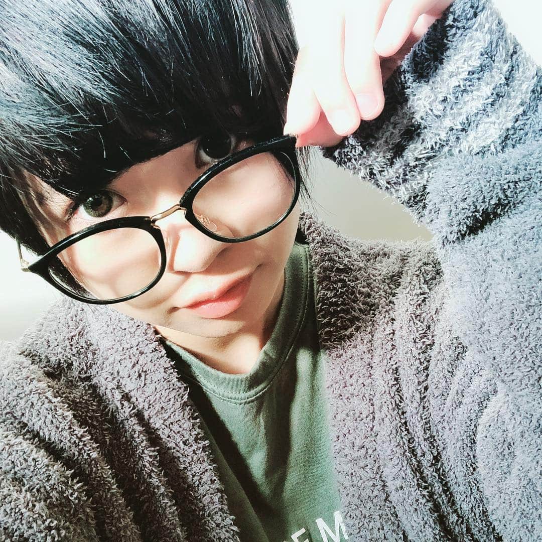 相澤ゆりなのインスタグラム：「#めがね女子  #最近おきに  #カラコンオリーブ #いいねちょーだい❤️」