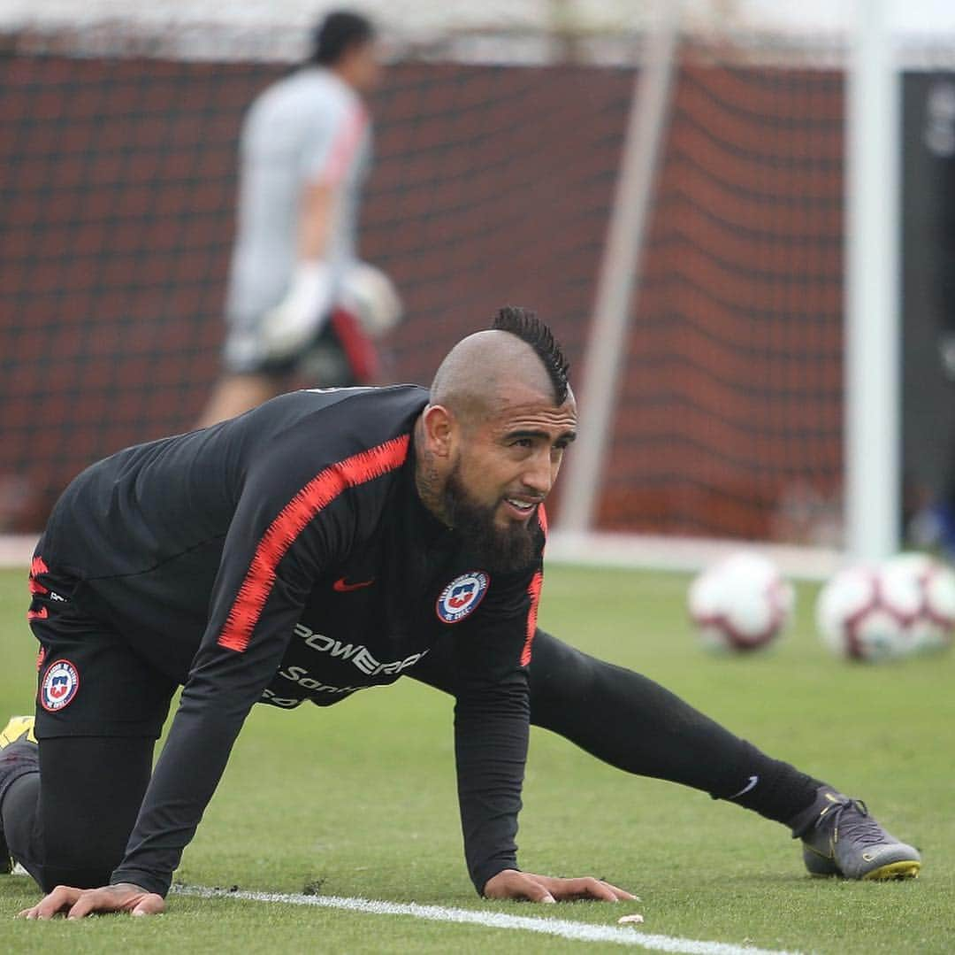 アルトゥーロ・ビダルさんのインスタグラム写真 - (アルトゥーロ・ビダルInstagram)「Seguimos trabajando por un Chile más fuerte y mejor preparado para la Copa America de Brasil😉💪💪💪🇨🇱🇨🇱🇨🇱👍👍」3月25日 11時06分 - kingarturo23oficial