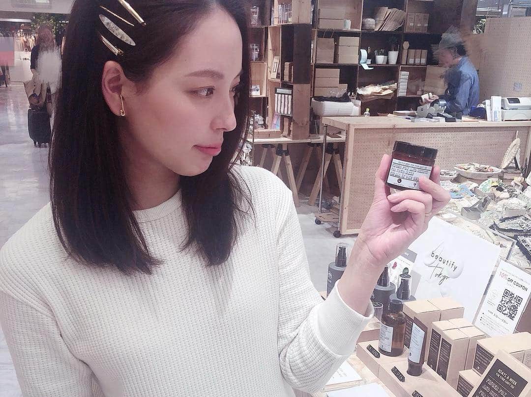 lily112988さんのインスタグラム写真 - (lily112988Instagram)「: #popup . . 先日 ルミネ2で開催中の @beautifytokyo @fingerfoxandshirts_official  POP UP STORE に 行ってきました◟̽◞̽ ༘*﻿ . 美容業界で話題の "ヒト脂肪由来幹細胞" その培養液を贅沢に配合した FINGER FOX AND SHIRTS ALL IN ONE GEL をGET(๑♡ᴗ♡๑) . POP UP STORE は SHINJUKU LUMINE2 2F て 3/31までやってるよ〜◡̈⃝❁﻿ : : : #beautifytokyo #finerfoxandshirts #ヒト幹細胞培養液 #chao_app #PR #化粧品 #肌ケア #美肌 #お気に入りコスメ #コスメ好きさんと繋がりたい #コスメマニア #cosme #モデル #読者モデル #ママモデル #beautyまとめ #美容 #美容好きな人と繋がりたい #オールインワンゲル」3月25日 11時12分 - lily112988
