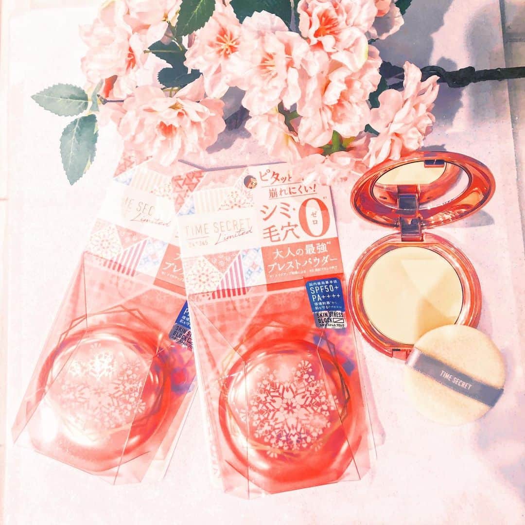 クレームエルージュさんのインスタグラム写真 - (クレームエルージュInstagram)「. ●阪急三番街●  本日はタイムシークレットの ミネラルプレストパウダーのご紹介です！  サッとひと塗りで、繊細パウダーが肌にフィットし、くすみや毛穴を瞬時にカバー。 朝からずっとメイクしたてのサラサラ感が続きます。更に保湿成分配合で潤いを長時間キープし乾燥させない肌を保ちます。SPF50+PA++++で紫外線をガードし、プロテクト効果を発揮します。  #大阪#梅田#osaka#umeda #クレームエルージュ #cremeetrouge #creme_et_rouge #阪急三番街#阪急三番街北館 #コスメ#casme #メイクアップ#makeup #スキンケア#skincare #ヘアケア#haircare」3月25日 11時15分 - creme_et_rouge