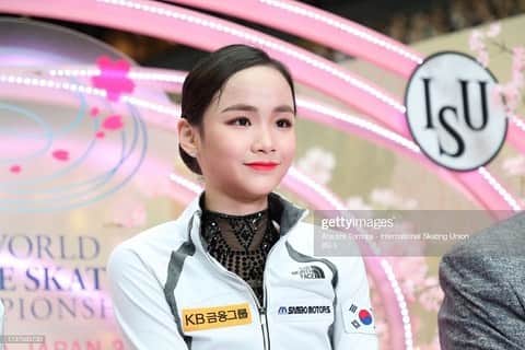 のインスタグラム：「_ 안녕하세요. 참 힘들고 길었던, 또 아쉬웠던 이 시즌을 끝으로  먼저 이번시즌내내 저를 응원해주시고 지지해주신 모든 분들께 감사를 전합니다. 저는 지금 저의 행복을 찾으려 하고 있다고 말씀드리고 싶어요.  또한, 저를 포함한 모두가 행복하길 바라고요. 그러니 저를 위해서 누구도 비난하지는 않으셨으면 좋겠습니다. 혹시라도 궁금해하시거나 기다리고 계실 분들께 소식 전합니다 :) . . Hello, everyone. At the end of this long, difficult,  and yet a bit unsatisfying season,  I want to thank you all for your great support and encouragement throughout this season more than anything. I want everyone to know that  I'm in pursuit of my own happiness at the moment and  I hope that everybody, including myself, to be happy as well.  So, I don't want anybody to be blamed for me.  I wanted to let everybody know this,  especially for those who might be curious and waiting for my updates :) Thank you.」