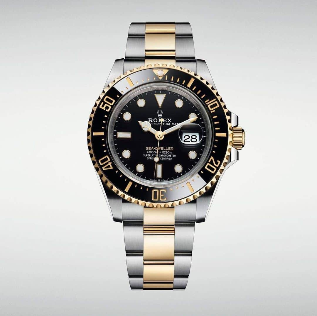 HYPEBEASTさんのインスタグラム写真 - (HYPEBEASTInstagram)「@hypebeaststyle: @rolex has unveiled its newest two-tone Sea-Dweller, bringing for the first time 18K yellow gold into the collection. Combined with classic Oystersteel, this Rolesor version can reach depths of 1,220 meters, making it the perfect blend of function and form. It’ll be selling for a price of $16,050 USD later this year. Photo: Rolex」3月25日 11時37分 - hypebeast