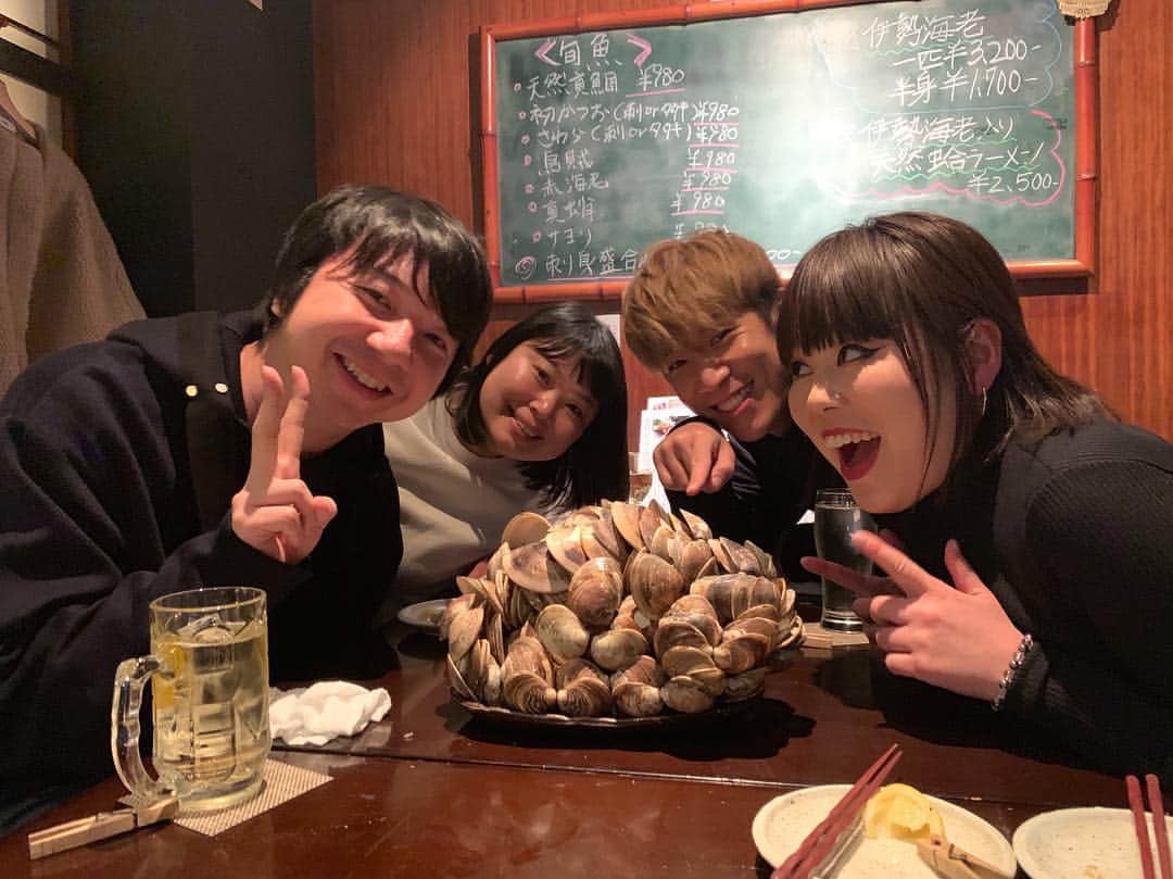 のインスタグラム：「蛤 #養殖で充分美味い #天然舌とびました #貝がらにブルゾンのマネージャー躍起になってた #みんな引いてた」