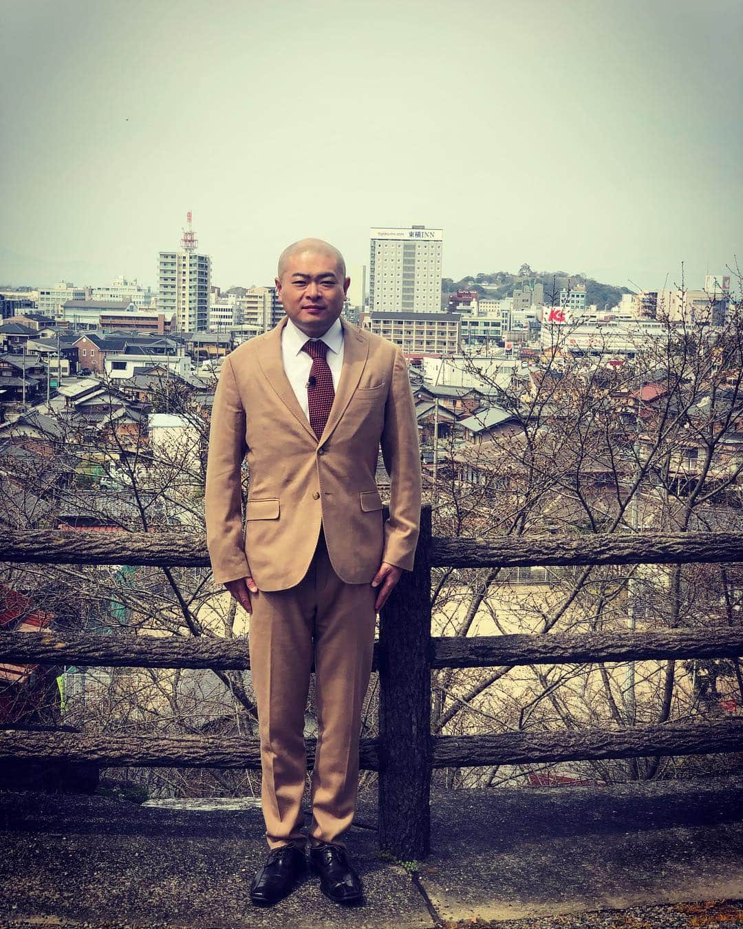 あばれる君さんのインスタグラム写真 - (あばれる君Instagram)「彦根城と記念撮影。」3月25日 11時29分 - abarerukun