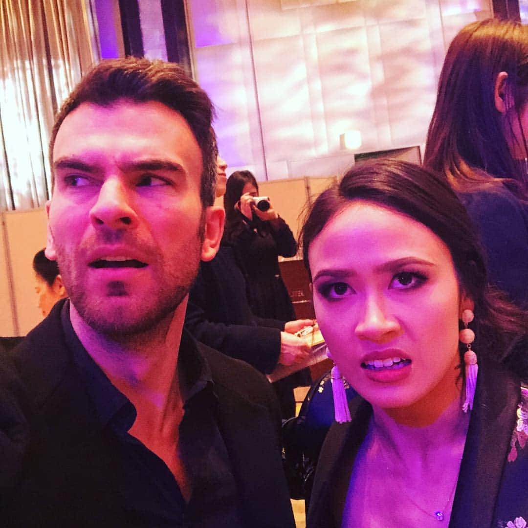 エリック・ラドフォードさんのインスタグラム写真 - (エリック・ラドフォードInstagram)「Madison Chock and Eric Radford star in “Worlds Banquet- Tokyo Rush” We run the gauntlet of emotions from post competition and election madness! 😁🙁🤨😐😬 #chockford #havingfun #dontbeserious #worldfigure #figureskating #figureskater #bestscreenplay #sheswaybetterthanme #bestactress」3月25日 11時53分 - ericradford85