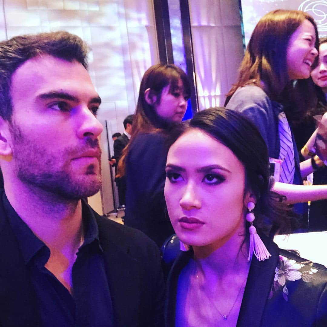 エリック・ラドフォードさんのインスタグラム写真 - (エリック・ラドフォードInstagram)「Madison Chock and Eric Radford star in “Worlds Banquet- Tokyo Rush” We run the gauntlet of emotions from post competition and election madness! 😁🙁🤨😐😬 #chockford #havingfun #dontbeserious #worldfigure #figureskating #figureskater #bestscreenplay #sheswaybetterthanme #bestactress」3月25日 11時53分 - ericradford85