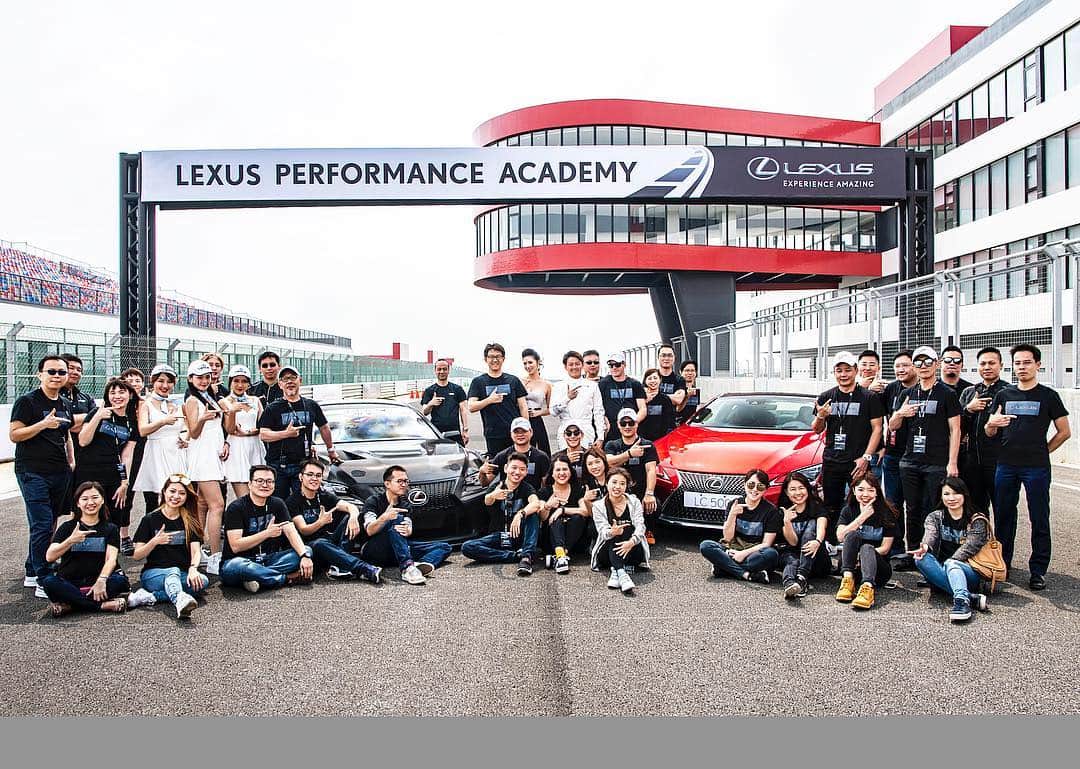 吉本大樹さんのインスタグラム写真 - (吉本大樹Instagram)「Four days of #LexusPerformanceAcademy in #Taiwan #LihPao #台中 done. I am amazed with their #teamwork . Well done #LexusTaiwan for successful finish and made all customers happy👍🏻 若い責任者のアイディアと情熱を形に。生かすも殺すも上司次第と言うことを凄く学んだ気がします。彼らのファンになった。素晴らしいチームワークで大成功＼(^o^)／👏🏻 #Lexus #RcfGT3 #CircuitTaxi」3月25日 11時53分 - hiroyoshimoto