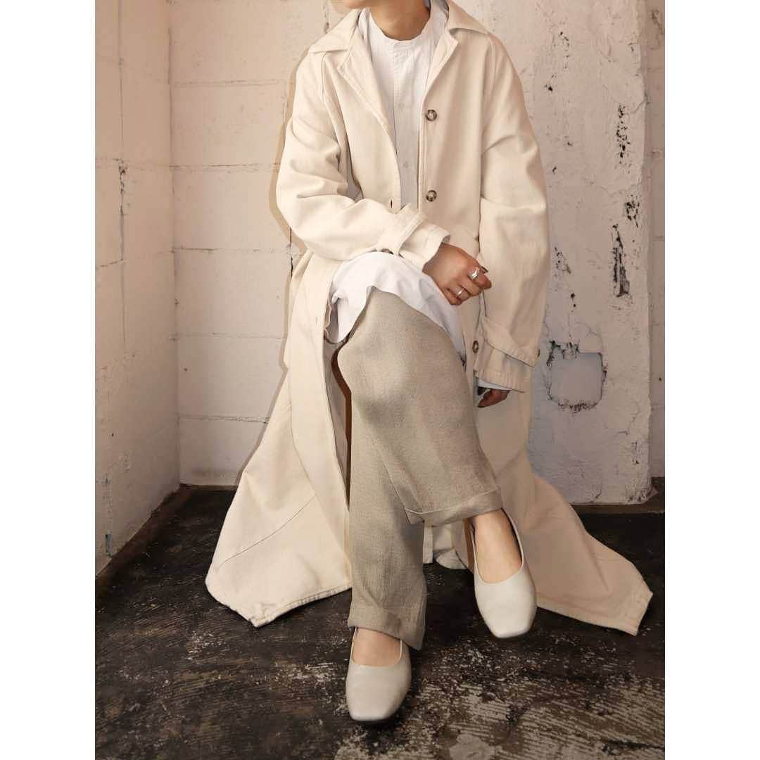 吉祥寺 古着屋 Orfeoのインスタグラム：「Ivory Long Coat Style  #Orfeo #Kichijoji #Tokyo #vintage #used #fashion #coodinate #outfits  掲載商品のお問い合わせはメールにて承っております。コメント、DMでのお問い合わせは受け付けておりませんのでご了承ください。」