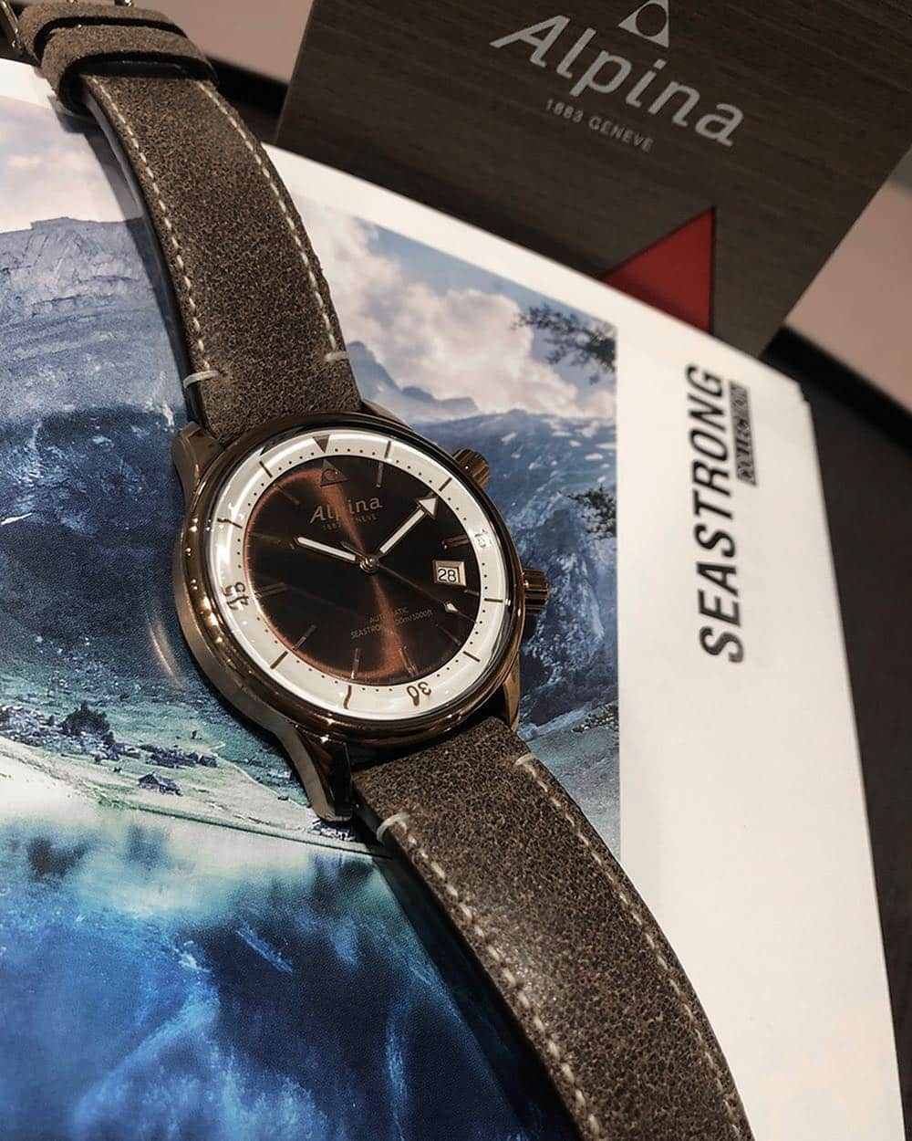 Alpina Watches Japanさんのインスタグラム写真 - (Alpina Watches JapanInstagram)「ㅤㅤㅤㅤㅤ 新作の「シーストロング ダイバー ヘリテージ」（6月発売予定）。 人気のダイバーヘリテージから新色のブロンズカラーモデルが登場。 ㅤㅤㅤㅤㅤ #Alpina #AlpinaWatchesJapan #Swissmade #SwissWatch #Watch #SportWatch #Outdoor #seastrong #diver #BASELWORLD2019 #BASEL #アルピナ #アルピナウォッチ #スイス時計 #時計 #腕時計 #スポーツウォッチ #アウトドア #シーストロング #ダイバー #バーゼルワールド2019 #バーゼル」3月25日 12時00分 - alpinawatchesjapan