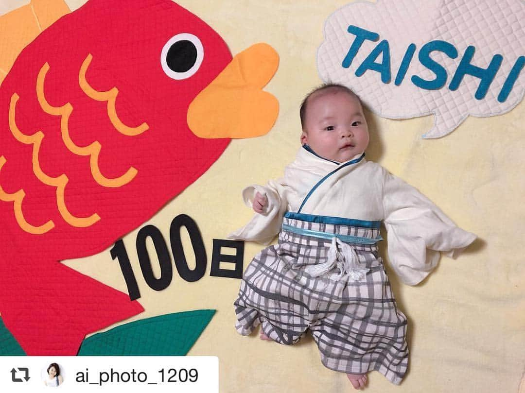 子供衣装レンタル専門店コハレさんのインスタグラム写真 - (子供衣装レンタル専門店コハレInstagram)「こんにちは＼(^ω^)／ . ベビーアートレンタル専門店コハレです⭐️ . . #ベビーアート モニターに当選されたお客様の投稿をリポスト➡️ . ハーフバースデーまでの成長を#ベビーアート  で撮影していただいてます🐥 . 息子ちゃんが、生後1ヶ月の時に#メモリアルアート の撮影をしていただきました。（過去の投稿をみてね✨） . 今回は生後100日のお祝い #ベビーアート  100日男児 をご利用いただきました＼(^ω^)／ . ほんとーに赤ちゃんの成長は早い！！！ . 生後すぐから拝見しているTAISHIくん❤️ 今回の#ベビーアートフォト にも大きくなったなぁとスタッフは癒されています🐣 . @ai_photo_1209 様 ご利用ありがとうございました😊 とっても詳しくレポしてくださっています⭐️ . . . #repost @ai_photo_1209 via @PhotoAroundApp  たいし君#生後100日目 👏💓 #袴ロンパース 似合ってる💓  最近 声を出して笑うようになって すごく可愛い💓 ストーリーや2つ前の投稿に動画のせたので見てね🎶 ・ ・ 大安吉日の土曜日に#お食い初め #百日祝い をすませましたが、それとは別に自宅でベビーアート レンタル専門店コハレ さん @cohare_r の アートを使って 撮影して楽しみました🎶 (*^▽^*)📸 ・ ・ マット 1枚、めで鯛、草 2枚、文字 4ヶ（100日）、 ロンパース袴 が セットになっているので届いたら広げて 👶をねんねさせて撮るだけ🎶 お名前アルファベットはオプション。 ・ ・ 特にこのセットの良いところは @sweetmommyofficial の #ロンパース袴 がついているところ👏💓 我が家もそうしましたが、 お食い初め 百日祝いの集まりで着せて 活用できるので、 #衣装レンタル にもなるという意味合いが👏💓 ・ ・ 衣装レンタルと 可愛いベビーアートが込み込み、数日楽しめて、 それで3900円税込  往復送料も込みというのはとてもお得だと思います👏 ・ ・ #ハーフバースデー のセットだと、女の子はピンクのフリフリドレス、男の子は タキシードつきのセットがあるのですごく可愛くてお祝い事にもオススメです💓 ・ ・ ベビーアート レンタル専門店 コハレさんでは他にも、 端午の節句など季節折々の  #ねんねアート や  100days 、ハーフバースデー など記念日をお祝いする レンタルセットが揃っていて、 #おうちスタジオ を楽しむことができます📸 ・ ・ たいし君は 1月から ハーフバースデーまでの6回、#モニターモデル として 自宅での撮影を楽しませていただきます🎶次回の #ねんねアート #ベビーアート も楽しみです😍💓 ・ ・ ベビーアートご予約についてはコチラ @cohare_r . #コハレ #ベビーアート」3月25日 12時21分 - cohare_r