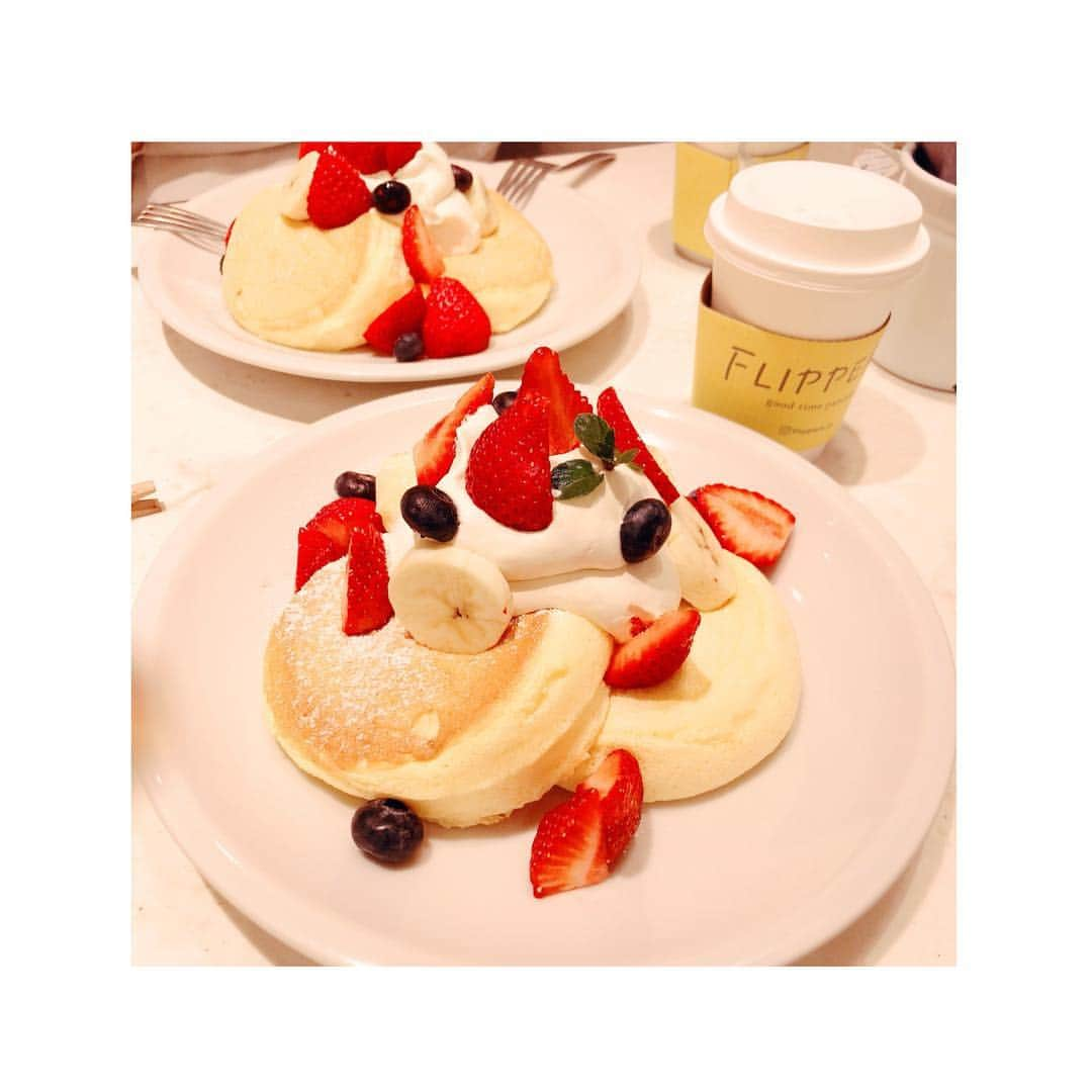 菊井彰子さんのインスタグラム写真 - (菊井彰子Instagram)「昨日は @chaaami717 ちゃんと🍰☕️ 好きなものが似てるから嬉しい😂お買い物楽しかった🙌 でも📲ケースも💍も私が真似っこしました🤷‍♀️ #flippers  #ajew  #unbyyoshidatomoyo」3月25日 12時15分 - yanakiku_kiku