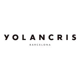 FioreBiancaさんのインスタグラム写真 - (FioreBiancaInstagram)「. Yolan Cris(ヨーランクリス) @yolancris . スペイン出身の姉妹 Yolanda(ヨランダ)とCristina(クリスティーナ)が 手掛けるスペインのオートクチュールブランド。 伝統的なクチュール技法と モダンなデザインを融合したドレスは ウェディング業界でも「革命」と 評されています。 . 花嫁様の魅力を引き出せる様に 独自のエンブロイダリーレースと 高品質のファブリックを贅沢に 使用したYolan Crisの数々のドレスを 全国のFiore Biancaドレスショップに 取り揃えております。 是非、店頭にてご試着ください。 . . ▪︎Yolan Crisのドレスは プロフィールURLのmenuよりご覧頂けます。 . #yolancris  #fiorebianca  #fiorebianca_wedding  #wedding #colordress  #ヨーランクリス #フィオーレビアンカ  #ウェディングドレス #カラードレス  #オリジナルドレス #運命のドレス #プレ花嫁  #プレ花嫁さんと繋がりたい  #ドレス迷子 #2019花嫁 #結婚準備」3月25日 12時18分 - fiorebianca_wedding