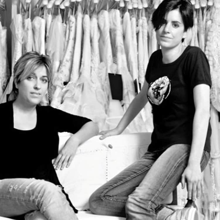 FioreBiancaさんのインスタグラム写真 - (FioreBiancaInstagram)「. Yolan Cris(ヨーランクリス) @yolancris . スペイン出身の姉妹 Yolanda(ヨランダ)とCristina(クリスティーナ)が 手掛けるスペインのオートクチュールブランド。 伝統的なクチュール技法と モダンなデザインを融合したドレスは ウェディング業界でも「革命」と 評されています。 . 花嫁様の魅力を引き出せる様に 独自のエンブロイダリーレースと 高品質のファブリックを贅沢に 使用したYolan Crisの数々のドレスを 全国のFiore Biancaドレスショップに 取り揃えております。 是非、店頭にてご試着ください。 . . ▪︎Yolan Crisのドレスは プロフィールURLのmenuよりご覧頂けます。 . #yolancris  #fiorebianca  #fiorebianca_wedding  #wedding #colordress  #ヨーランクリス #フィオーレビアンカ  #ウェディングドレス #カラードレス  #オリジナルドレス #運命のドレス #プレ花嫁  #プレ花嫁さんと繋がりたい  #ドレス迷子 #2019花嫁 #結婚準備」3月25日 12時18分 - fiorebianca_wedding