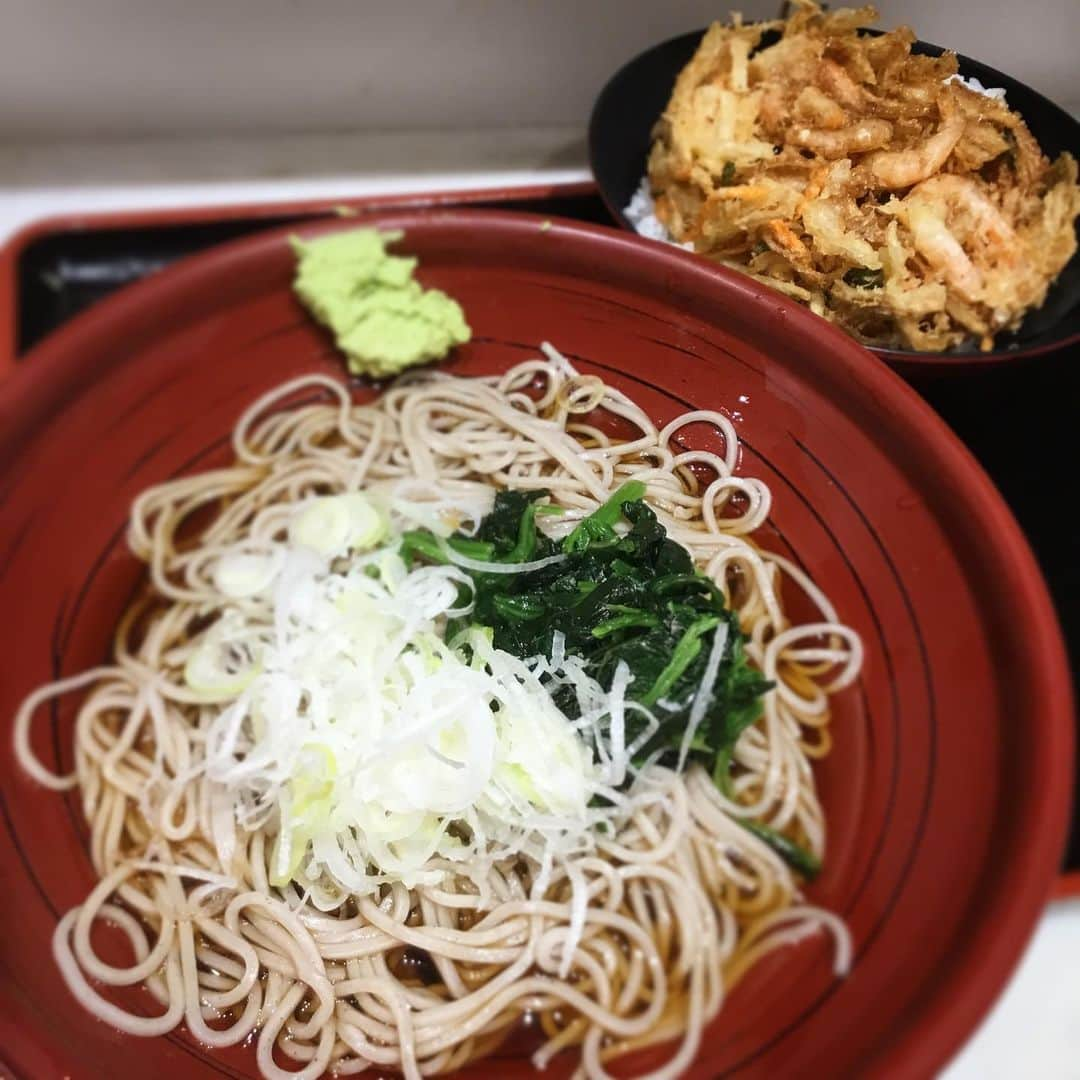 木村ひさしさんのインスタグラム写真 - (木村ひさしInstagram)「最高のおっさんの昼ごはん。 箱根そば本陣 かき揚げ丼セット #最高のおっさんの蕎麦  #2019チャレンジ第一弾  #屍人荘の殺人  #2018チャレンジ第二弾  #任侠学園」3月25日 12時19分 - kimura.hisashi