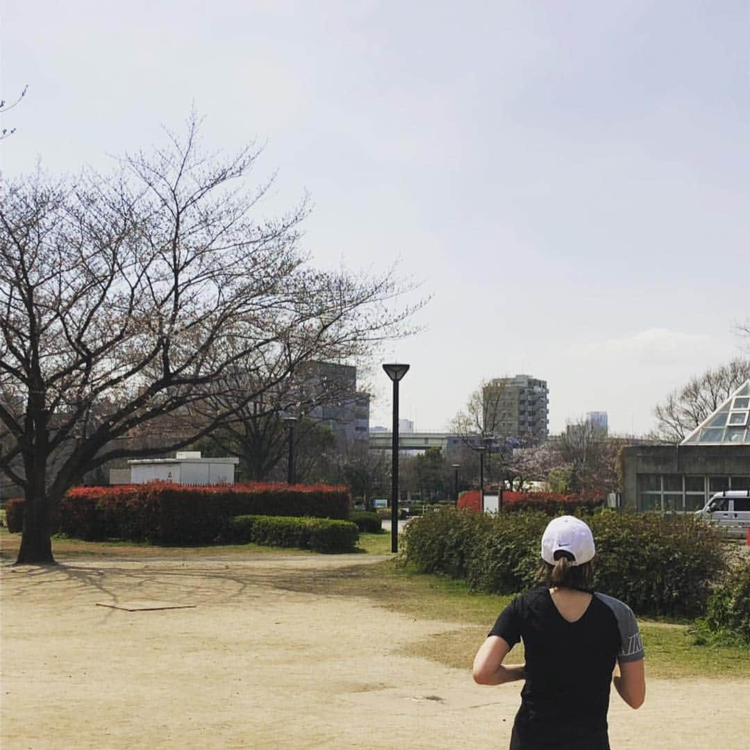 飯島茜さんのインスタグラム写真 - (飯島茜Instagram)「沢山お花見してたなぁ🌸 外トレーニング 気持ちいいね！！！😊 おじいちゃんにチューブつけてトレーニングしてたらガン見されてたなぁ笑」3月25日 12時41分 - akaneiijima711