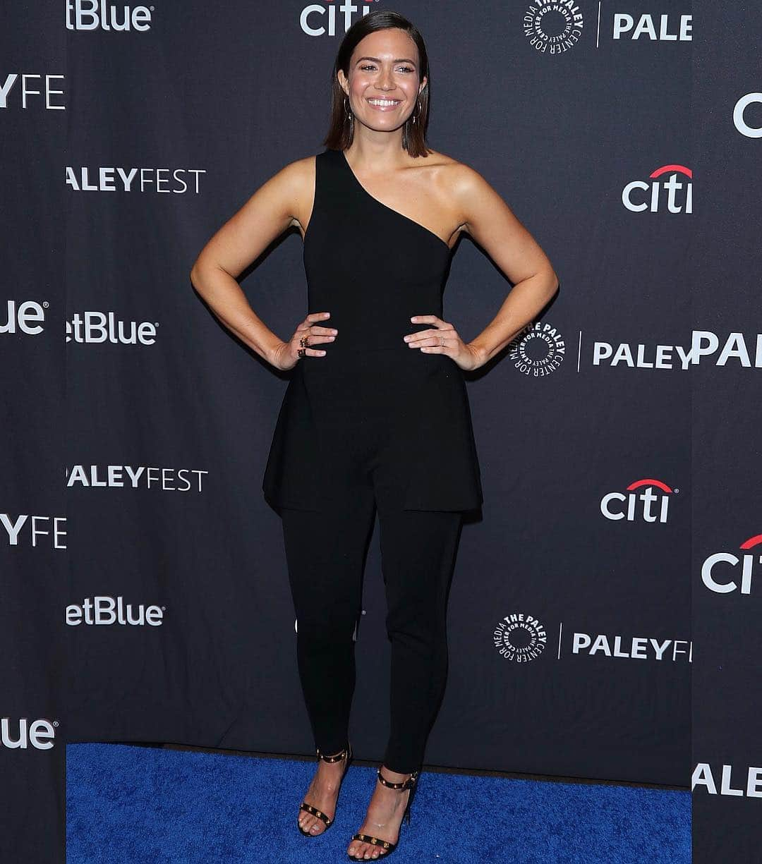 Just Jaredさんのインスタグラム写真 - (Just JaredInstagram)「@mandymooremm @miloanthonyventimiglia @chrissymetz @sterlingkbrown & @justinhartley promote “This Is Us” at the 2019 PaleyFest! #MandyMoore #MiloVentimiglia #ChrissyMetz #SterlingKBrown #JustinHartley #ThisIsUs #PaleyFest Photos: Getty & INSTAR」3月25日 12時50分 - justjared